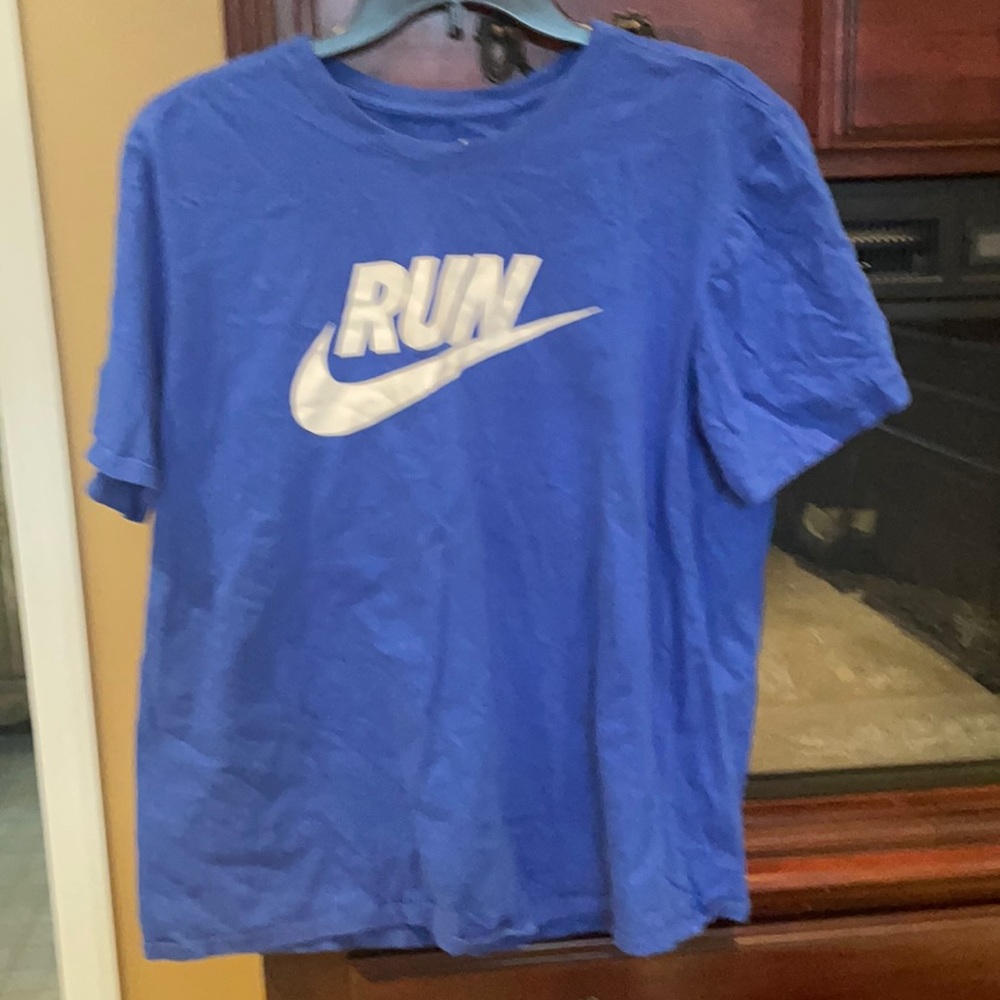 Nike mens t shirt . Short sleeve